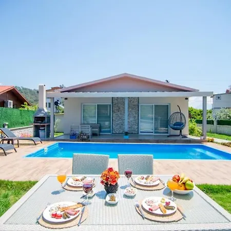 Villa Peri / *