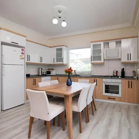 Villa Peri / *
